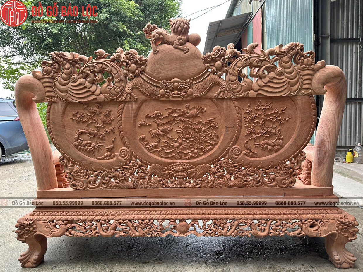 Phần sau mặt lưng của chiếc băng dài